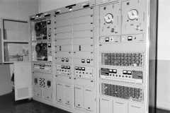 1968.12.17-A66-028-標準時計発生器盤