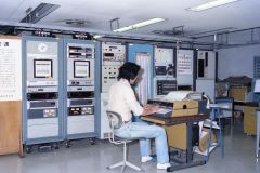 1981.6.10-A161-015-標準時計室、相田