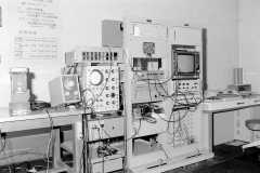 1971.11.10-12-A96-029-周波数標準部-TV電波を使った各所の標準器周波数比較　