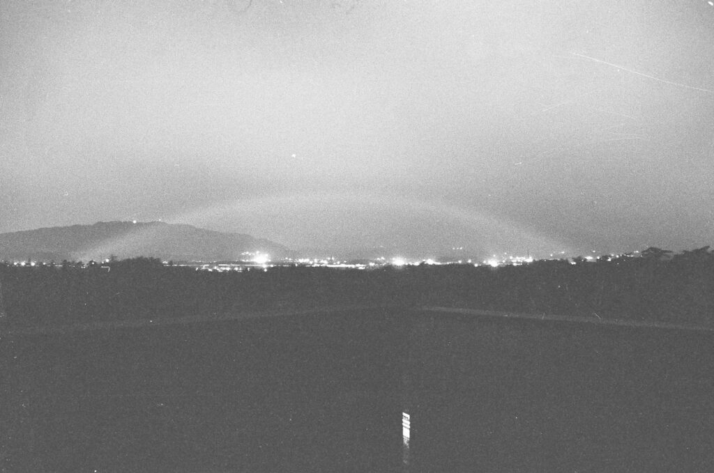 1980年12月23日夜、月の光でできた虹